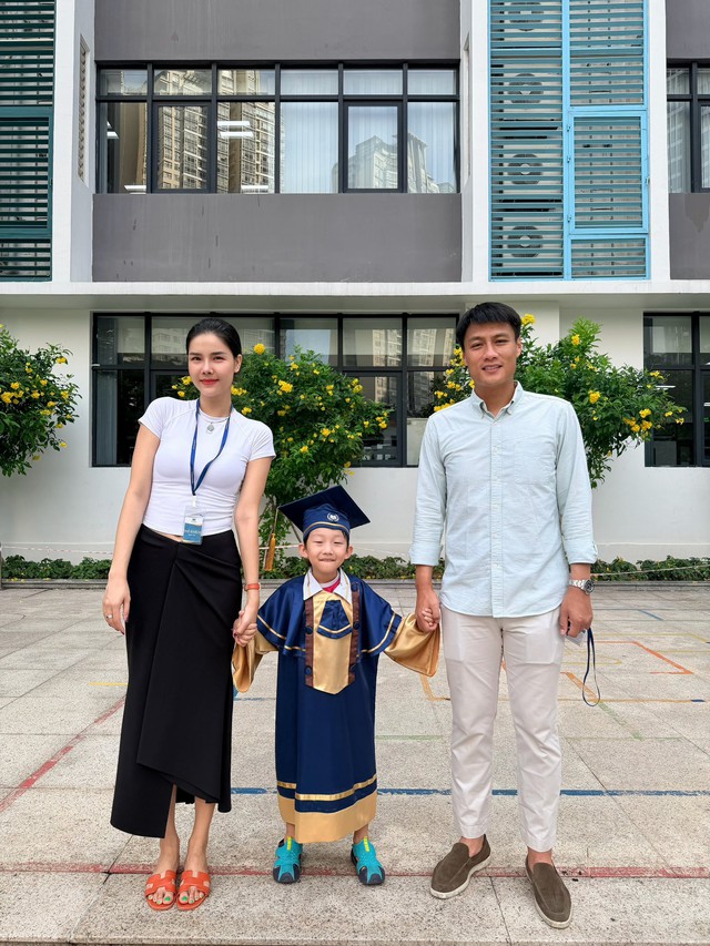 2 con trai Mạc Hồng Qu&acirc;n - Kỳ H&acirc;n đ&aacute;ng y&ecirc;u, lanh lợi, thừa hưởng gen trội của bố mẹ - Ảnh 2.