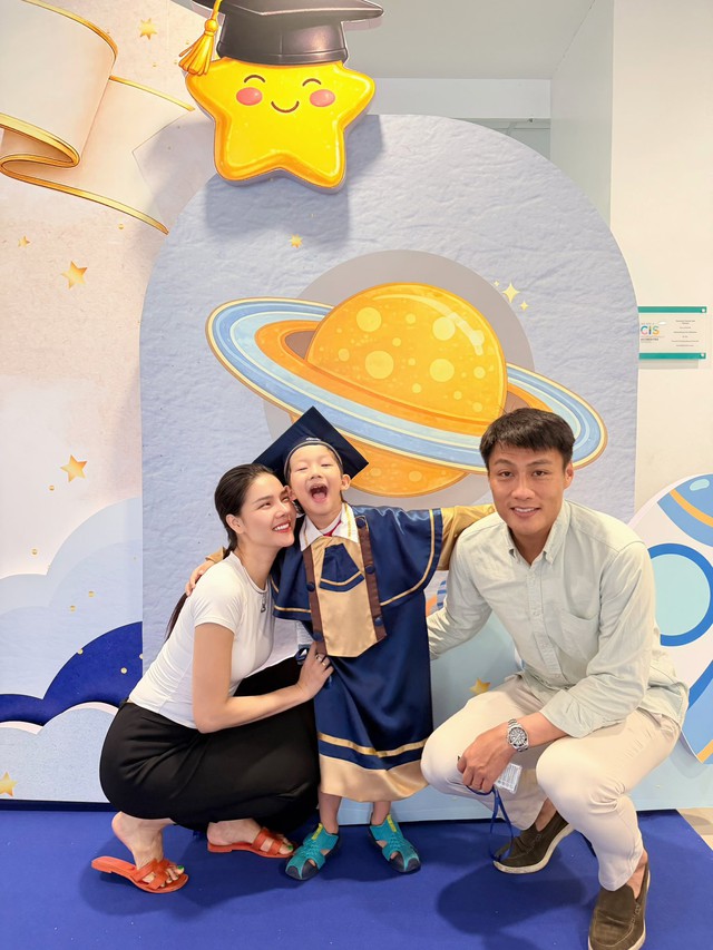 2 con trai Mạc Hồng Qu&acirc;n - Kỳ H&acirc;n đ&aacute;ng y&ecirc;u, lanh lợi, thừa hưởng gen trội của bố mẹ - Ảnh 3.