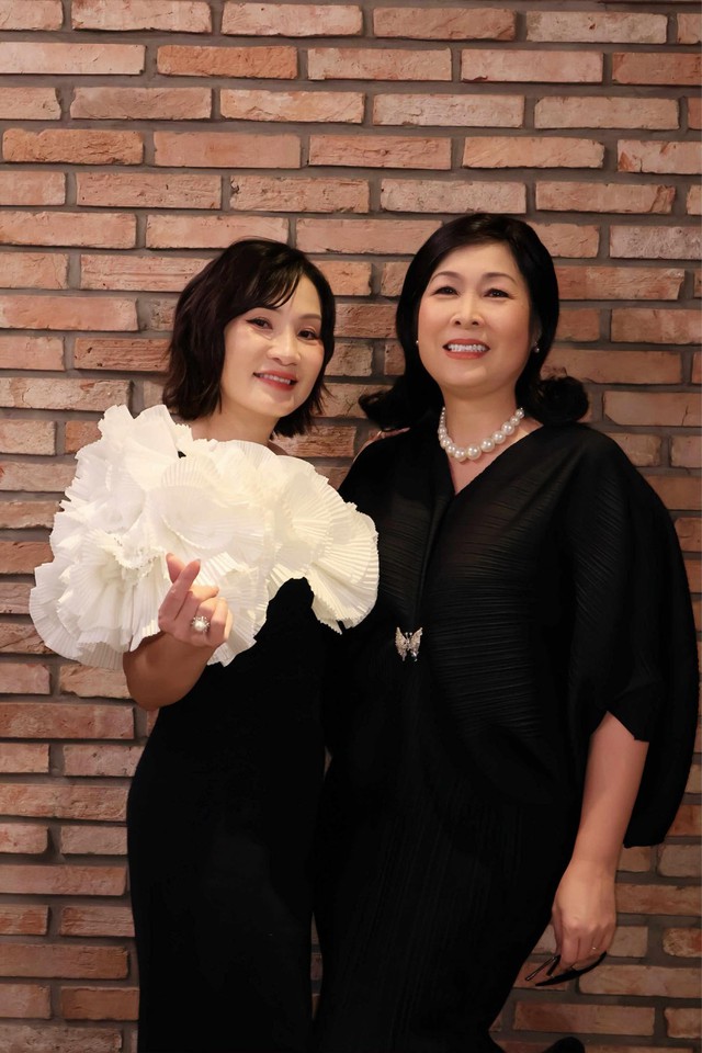 Nhắn mừng tuổi 60 của NSND Hồng V&acirc;n, nghệ sĩ Hồng Đ&agrave;o tiết lộ t&igrave;nh bạn k&eacute;o d&agrave;i từ thập ni&ecirc;n 80 - Ảnh 6.