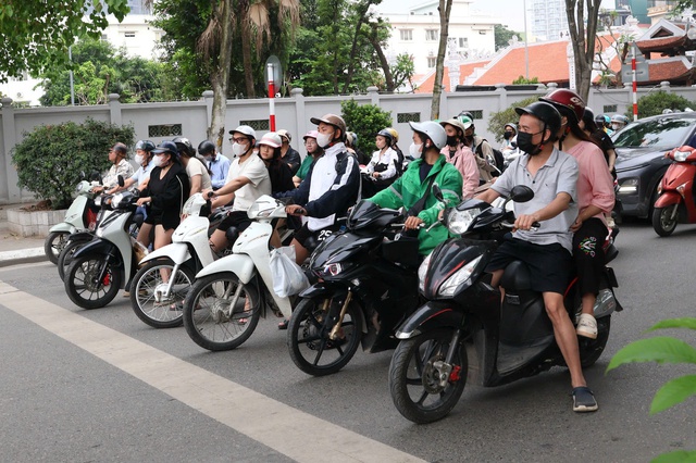 H&agrave; Nội thu ph&iacute; xe c&aacute; nh&acirc;n v&agrave;o V&agrave;nh đai 1 từ năm 2028 v&agrave; Cảnh b&aacute;o lừa đảo bảo hiểm - Ảnh 1.