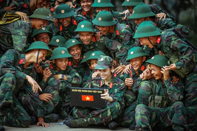 Tin vui cho đối tượng muốn v&agrave;o bi&ecirc;n chế Qu&acirc;n đội nh&acirc;n d&acirc;n Việt Nam, tốt nghiệp ĐH xuất sắc c&oacute; thể được phong Thượng &uacute;y - Ảnh 1.