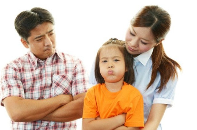 2 c&aacute;ch nu&ocirc;i dạy con sai lầm khiến trẻ thiếu tr&aacute;ch nhiệm, dễ nghiện điện thoại v&agrave; kh&oacute; th&agrave;nh c&ocirc;ng - Ảnh 1.