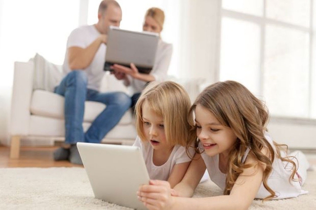 2 c&aacute;ch nu&ocirc;i dạy con sai lầm khiến trẻ thiếu tr&aacute;ch nhiệm, dễ nghiện điện thoại v&agrave; kh&oacute; th&agrave;nh c&ocirc;ng - Ảnh 2.