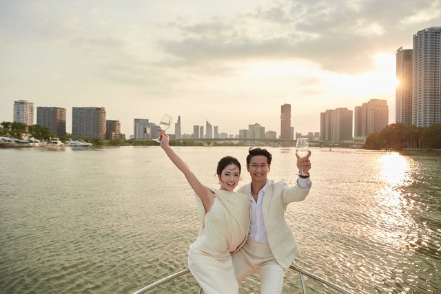 Tin sao ng&agrave;y 28/5: Việt Hoa l&atilde;ng mạn b&ecirc;n Trọng Tr&iacute; tr&ecirc;n du thuyền, H'Hen Ni&ecirc; ch&iacute;nh thức trở lại - Ảnh 4.