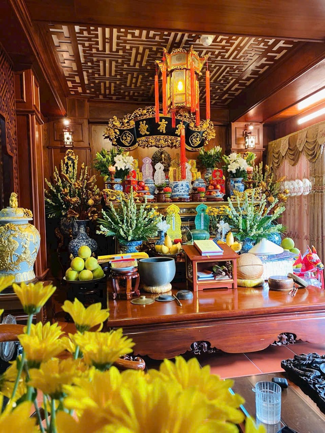 Xoay hướng bàn thờ: Chọn "hướng nhìn" hay "tựa lưng" kẻo rước họa vào nhà? - Ảnh 3. Xoay hướng bàn thờ: Chọn "hướng nhìn" hay "tựa lưng" kẻo rước họa vào nhà? - Ảnh 3.