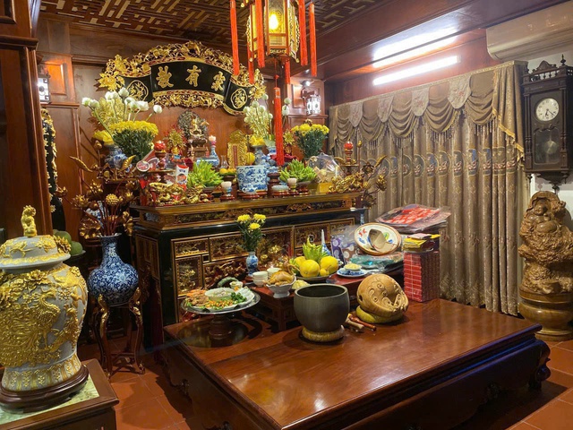 Xoay hướng bàn thờ: Chọn "hướng nhìn" hay "tựa lưng" kẻo rước họa vào nhà? - Ảnh 1. Xoay hướng bàn thờ: Chọn "hướng nhìn" hay "tựa lưng" kẻo rước họa vào nhà? - Ảnh 1.