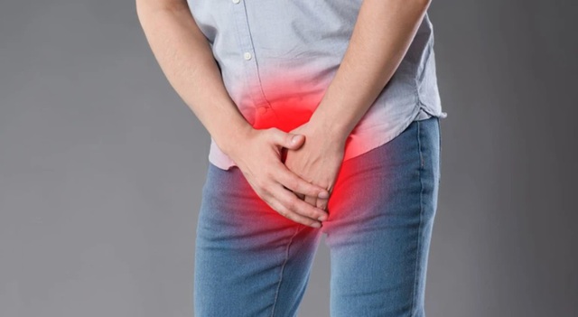 Người đ&agrave;n &ocirc;ng mắc bệnh lậu t&aacute;i ph&aacute;t sau sai lầm nhiều nam giới Việt mắc phải - Ảnh 1.
