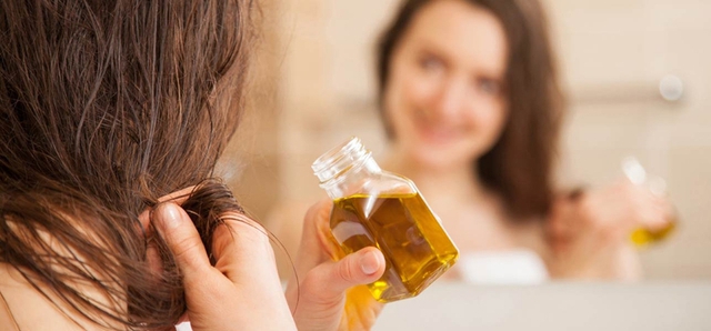Tuyệt chiêu dùng tinh dầu dưỡng tóc giúp tóc bồng bềnh, hết xơ rối - Ảnh 1. Tuyệt chiêu dùng tinh dầu dưỡng tóc giúp tóc bồng bềnh, hết xơ rối - Ảnh 1.