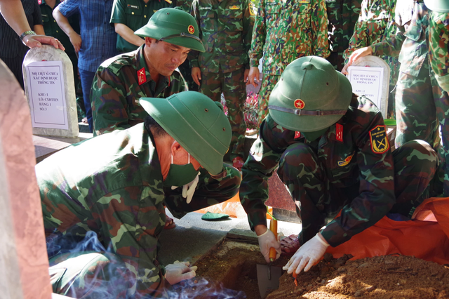 Số hóa thông tin các phần mộ tại nghĩa trang liệt sĩ có quy mô lớn nhất cả nước - Ảnh 2. Số hóa thông tin các phần mộ tại nghĩa trang liệt sĩ có quy mô lớn nhất cả nước - Ảnh 2.