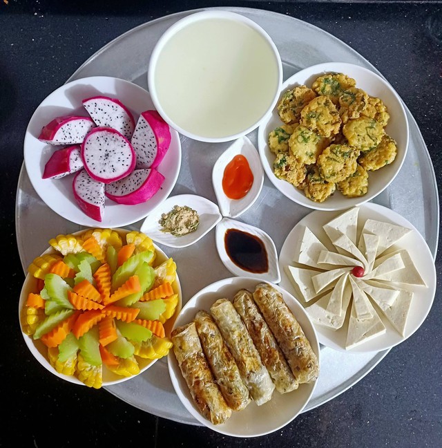 Những m&acirc;m cơm m&ugrave;a h&egrave; ngon bổ rẻ chỉ 100.000 đồng cho gia đ&igrave;nh giữa l&uacute;c chi ti&ecirc;u eo hẹp của mẹ đảm H&agrave; Nội - Ảnh 9.