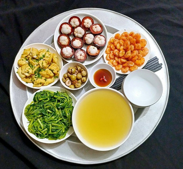 Những m&acirc;m cơm m&ugrave;a h&egrave; ngon bổ rẻ chỉ 100.000 đồng cho gia đ&igrave;nh giữa l&uacute;c chi ti&ecirc;u eo hẹp của mẹ đảm H&agrave; Nội - Ảnh 6.