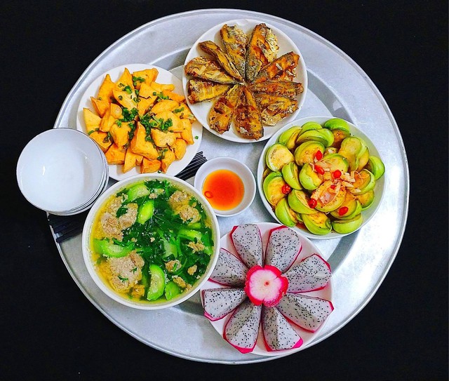 Những m&acirc;m cơm m&ugrave;a h&egrave; ngon bổ rẻ chỉ 100.000 đồng cho gia đ&igrave;nh giữa l&uacute;c chi ti&ecirc;u eo hẹp của mẹ đảm H&agrave; Nội - Ảnh 17.