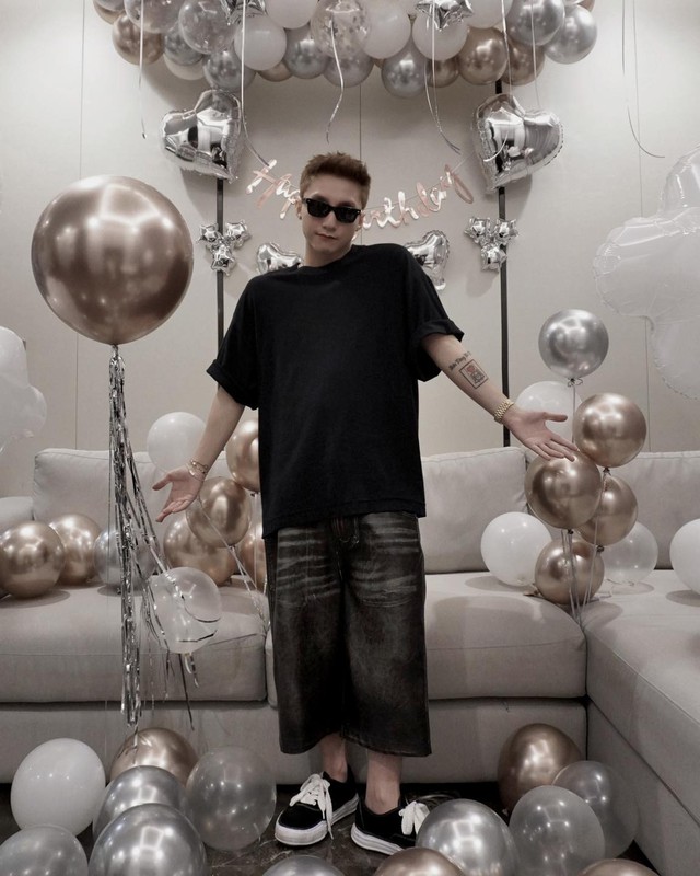 Mời rapper nổi tiếng thế giới tham gia MV đậm mùi tiền', Sơn Tùng M-TP giàu có ra sao? - Ảnh 4. Mời rapper nổi tiếng thế giới tham gia MV đậm mùi tiền', Sơn Tùng M-TP giàu có ra sao? - Ảnh 4.