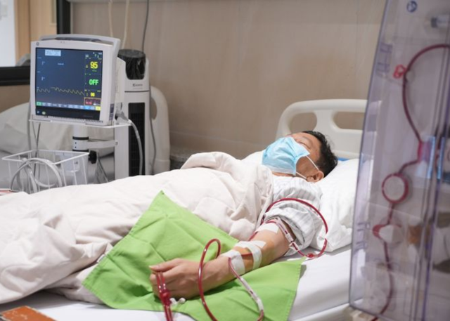 Người đàn ông 39 tuổi suy thận cấp, bác sĩ cảnh báo 4 thói quen buổi tối nhiều người mắc phải - Ảnh 1. Người đàn ông 39 tuổi suy thận cấp, bác sĩ cảnh báo 4 thói quen buổi tối nhiều người mắc phải - Ảnh 1.