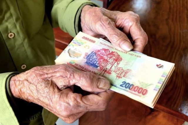 Nh&oacute;m người n&agrave;y sẽ đ&oacute;n tin vui được 'tự động' tăng tiền hằng th&aacute;ng từ 1/7 - Ảnh 1.