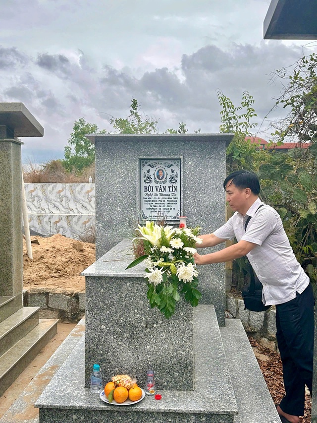 Hai em g&aacute;i Thương T&iacute;n từ Mỹ về dự tang lễ mẹ tại kh&aacute;nh h&ograve;a - Ảnh 2.