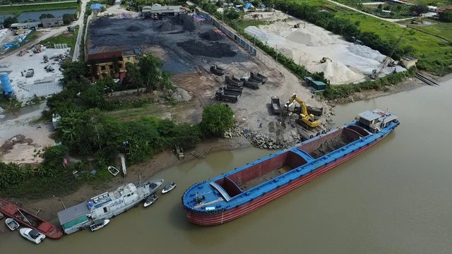Bến b&atilde;i ven s&ocirc;ng Luộc Hưng Y&ecirc;n v&agrave; những mối nguy từ c&aacute;c mố cẩu chưa được cấp ph&eacute;p - Ảnh 8.
