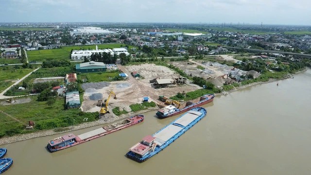Bến b&atilde;i ven s&ocirc;ng Luộc Hưng Y&ecirc;n v&agrave; những mối nguy từ c&aacute;c mố cẩu chưa được cấp ph&eacute;p - Ảnh 7.