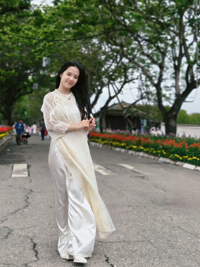 Con g&aacute;i Hồng Đăng đ&atilde; v&agrave;o lớp 10 - Ảnh 3.