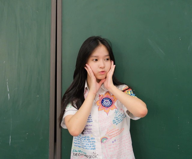Con g&aacute;i Hồng Đăng đ&atilde; v&agrave;o lớp 10 - Ảnh 4.