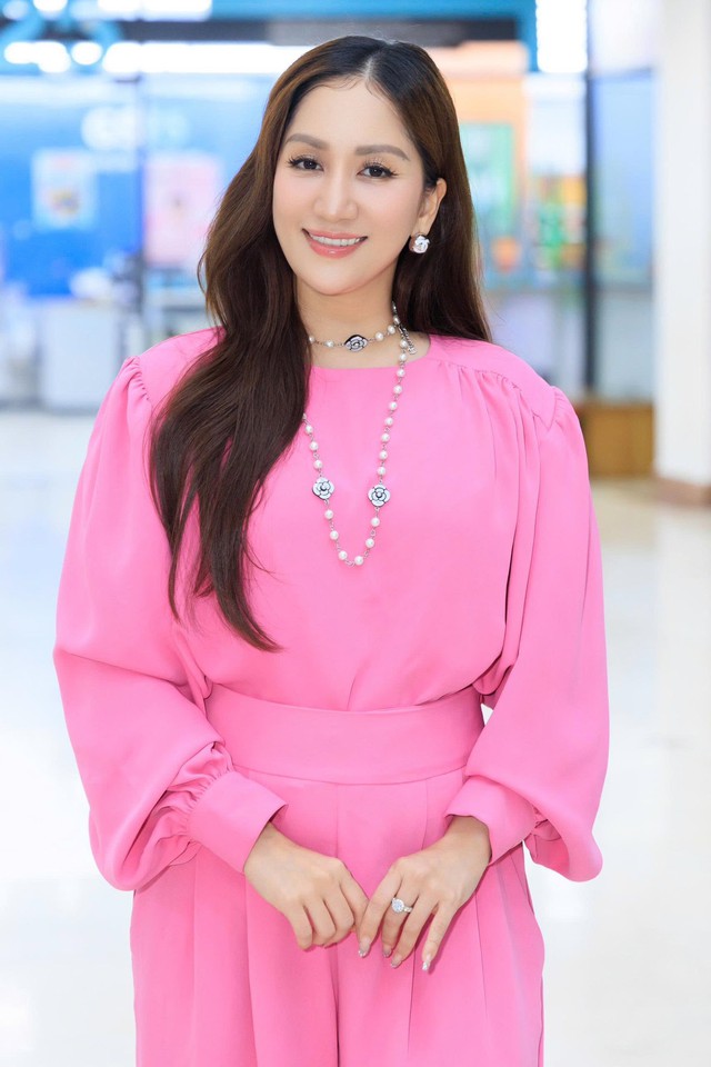 Kh&aacute;nh Thi thừa nhận 'bị đi&ecirc;n' khi mỗi năm đầu tư hơn 8 tỷ đồng để tổ chức giải đấu dancesport - Ảnh 4.