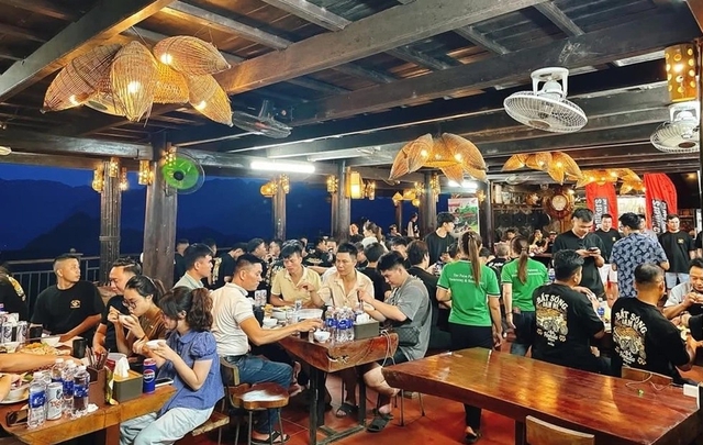 Thanh H&oacute;a: Đ&oacute;n khoảng 1,72 triệu lượt kh&aacute;ch, thu 4,33 ngh&igrave;n tỷ đồng trong 2 kỳ nghỉ lễ - Ảnh 2.
