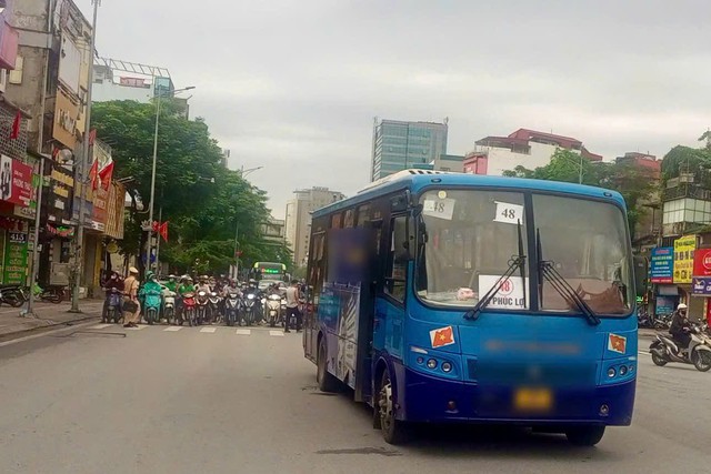H&agrave; Nội: Nguy&ecirc;n nh&acirc;n vụ tai nạn xe bu&yacute;t cuốn người phụ nữ v&agrave;o gầm xe - Ảnh 1.