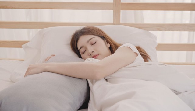 Một kiểu ngủ c&oacute; thể gi&uacute;p bạn tăng th&ecirc;m 5 năm tuổi thọ - Ảnh 1.