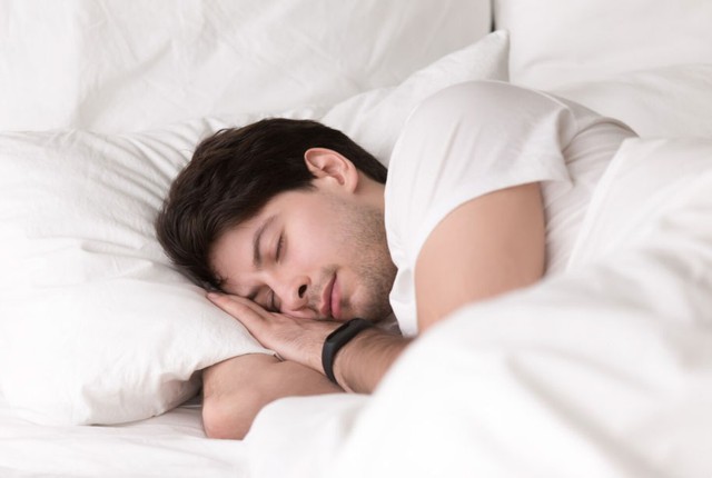 Một kiểu ngủ c&oacute; thể gi&uacute;p bạn tăng th&ecirc;m 5 năm tuổi thọ - Ảnh 2.