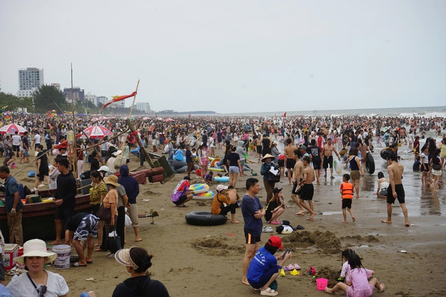 Thanh H&oacute;a: Đ&oacute;n khoảng 1,72 triệu lượt kh&aacute;ch, thu 4,33 ngh&igrave;n tỷ đồng trong 2 kỳ nghỉ lễ - Ảnh 3.