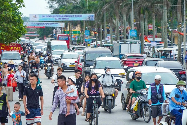 Thanh H&oacute;a: Đ&oacute;n khoảng 1,72 triệu lượt kh&aacute;ch, thu 4,33 ngh&igrave;n tỷ đồng trong 2 kỳ nghỉ lễ - Ảnh 1.