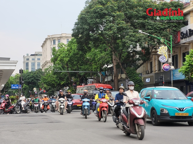 H&agrave; Nội siết chặt quản l&yacute; xe &ocirc;m , shipper Trước khi cấm xe xăng từ th&aacute;ng 6 / 2026 - Ảnh 2.