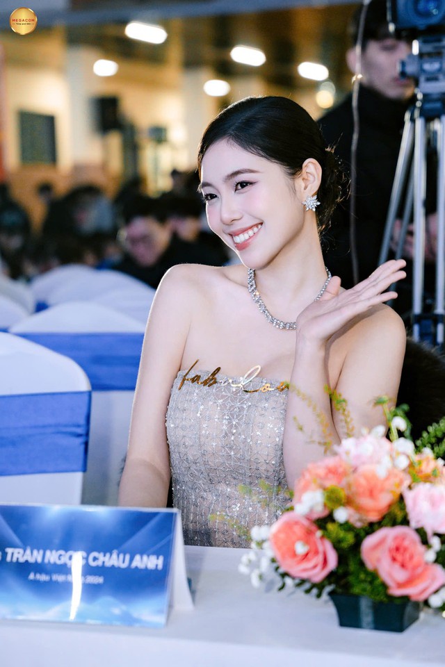 &Aacute; hậu Ch&acirc;u Anh vắng mặt tại Hoa hậu Việt Nam 2026 v&igrave; l&yacute; do sức khỏe - Ảnh 4.