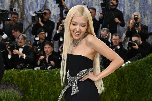 BLACKPINK g&acirc;y 'n&aacute;o loạn' tại Met Gala 2026 - Ảnh 6.