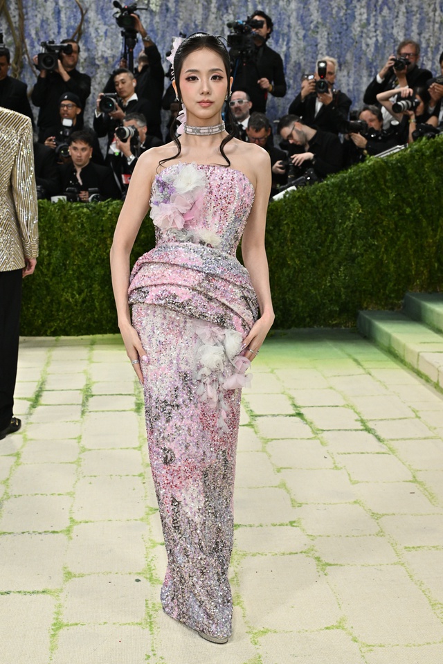 BLACKPINK g&acirc;y 'n&aacute;o loạn' tại Met Gala 2026 - Ảnh 5.