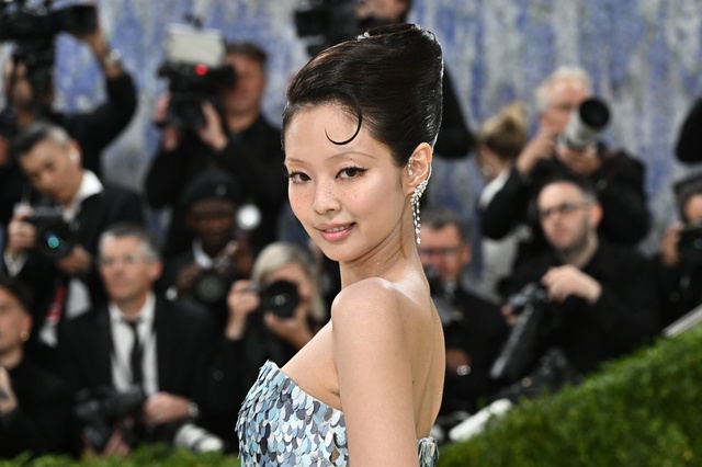 BLACKPINK g&acirc;y 'n&aacute;o loạn' tại Met Gala 2026 - Ảnh 8.