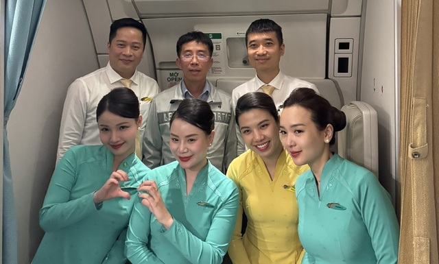 Giữa tầng kh&ocirc;ng, b&aacute;c sĩ Bạch Mai kịp thời cứu h&agrave;nh kh&aacute;ch tr&ecirc;n chuyến bay H&agrave; Nội - Paris - Ảnh 1.
