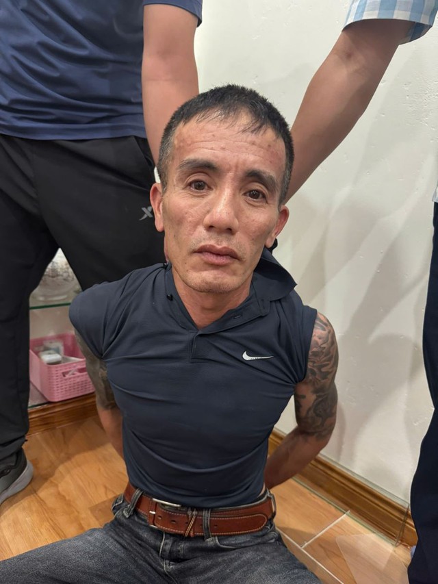 Hưng Y&ecirc;n: Bắt giữ đối tượng bu&ocirc;n b&aacute;n ma t&uacute;y đặc biệt nguy hiểm, sử dụng vũ kh&iacute; n&oacute;ng - Ảnh 2.
