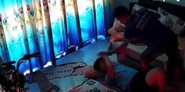 Lại th&ecirc;m một vụ bạo h&agrave;nh con ri&ecirc;ng của vợ g&acirc;y phẫn nộ dư luận ở TPHCM - Ảnh 2.