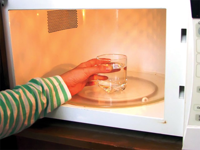 Mẹo gi&uacute;p bạn vệ sinh dụng cụ nh&agrave; bếp bằng nguy&ecirc;n liệu tự nhi&ecirc;n đảm bảo an to&agrave;n - Ảnh 2.