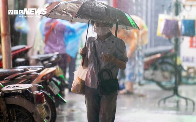 Tin s&aacute;ng 8/5: Dự b&aacute;o thời tiết H&agrave; Nội 10 ng&agrave;y tới; B&eacute; trai 2 tuổi bị bạo h&agrave;nh d&atilde; man ở TP.HCM đ&atilde; cười - Ảnh 1.