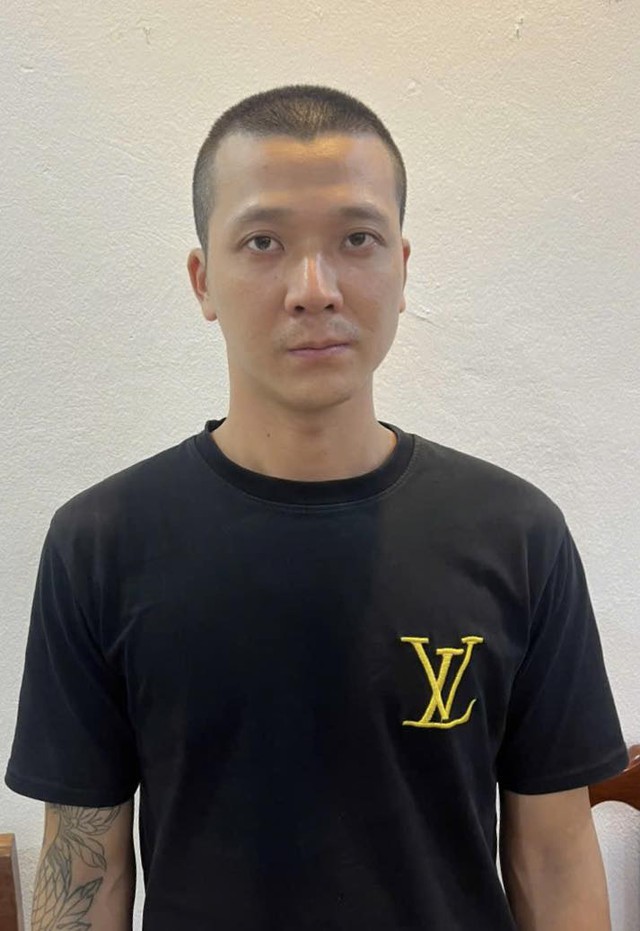 H&agrave; Nội: Bắt giữ đối tượng d&ugrave;ng dao đe dọa vợ chồng trả 700 . 000 Đồng tiền xe &ocirc;m - Ảnh 2.