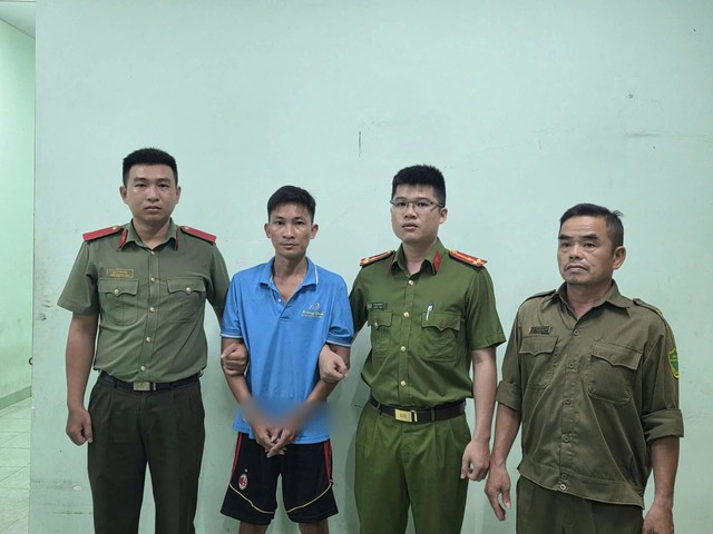 Tạm giữ cha dượng bạo h&agrave;nh con ri&ecirc;ng của vợ ở TPHCM - Ảnh 1.