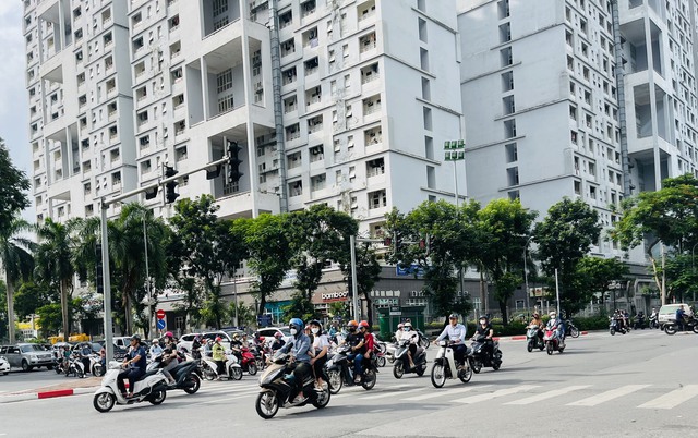 H&agrave;ng chục triệu người d&acirc;n miền Bắc đ&oacute;n tin vui thời tiết sau ng&agrave;y mưa to do kh&ocirc;ng kh&iacute; lạnh dồn dập tr&agrave;n về - Ảnh 1.