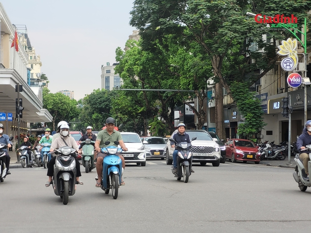 H&agrave; Nội chưa cấm xe m&aacute;y xăng c&aacute; nh&acirc;n đi v&agrave;o v&ugrave;ng ph&aacute;t thải thấp từ ng&agrave;y 1/7, nhưng hạn chế theo khung giờ - Ảnh 2.