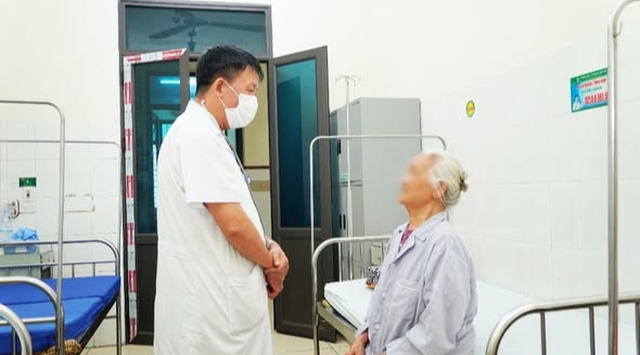 Người phụ nữ vi&ecirc;m gan cấp, men gan tăng gấp 10 lần thừa nhận 1 sai lầm nhiều người Việt mắc phải - Ảnh 1.
