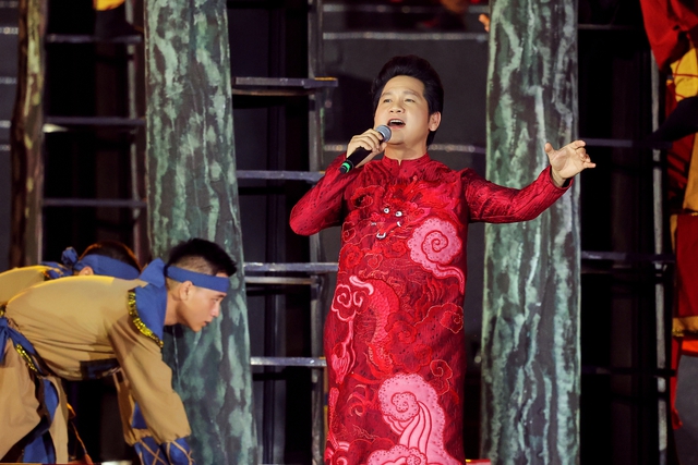Nhạc sĩ Phạm Việt Tu&acirc;n t&ocirc;n vinh trọn vẹn sự h&agrave;o h&ugrave;ng, rực rỡ của Hải Ph&ograve;ng bằng &acirc;m nhạc ở Lễ hội Hoa Phượng Đỏ 2026 - Ảnh 3.