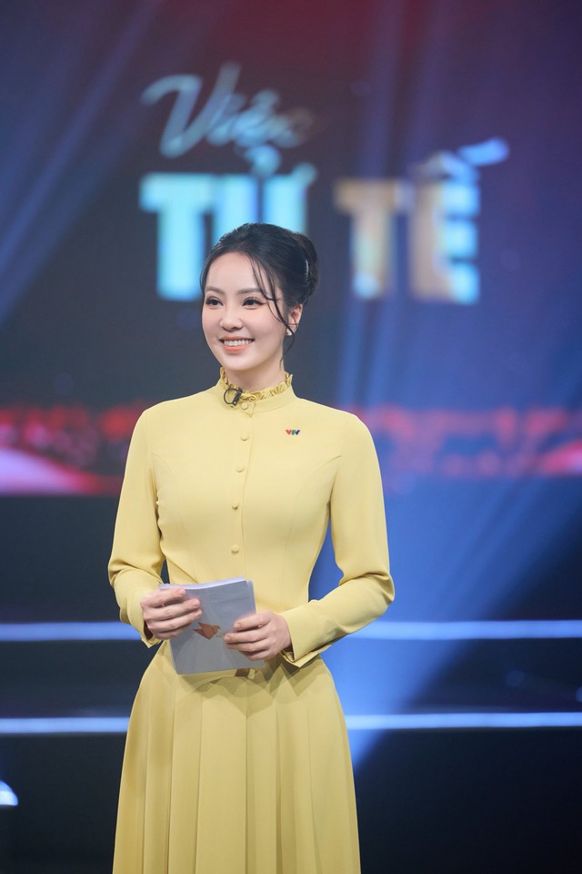 Á hậu Thụy Vân vừa quyết định ngừng dẫn Chuyển động 24h có sắc vóc ra sao? - Ảnh 7. Á hậu Thụy Vân vừa quyết định ngừng dẫn Chuyển động 24h có sắc vóc ra sao? - Ảnh 7.