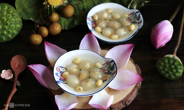 Đ&aacute;nh bay nắng n&oacute;ng với c&aacute;c m&oacute;n ch&egrave; hạt sen thanh m&aacute;t, ngọt dịu tại nh&agrave; - Ảnh 2.