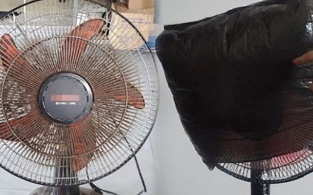 Mẹo l&agrave;m sạch quạt trong 5 ph&uacute;t kh&ocirc;ng cần th&aacute;o khung, bụi bẩn tự bong ra sạch b&aacute;ch - Ảnh 2.